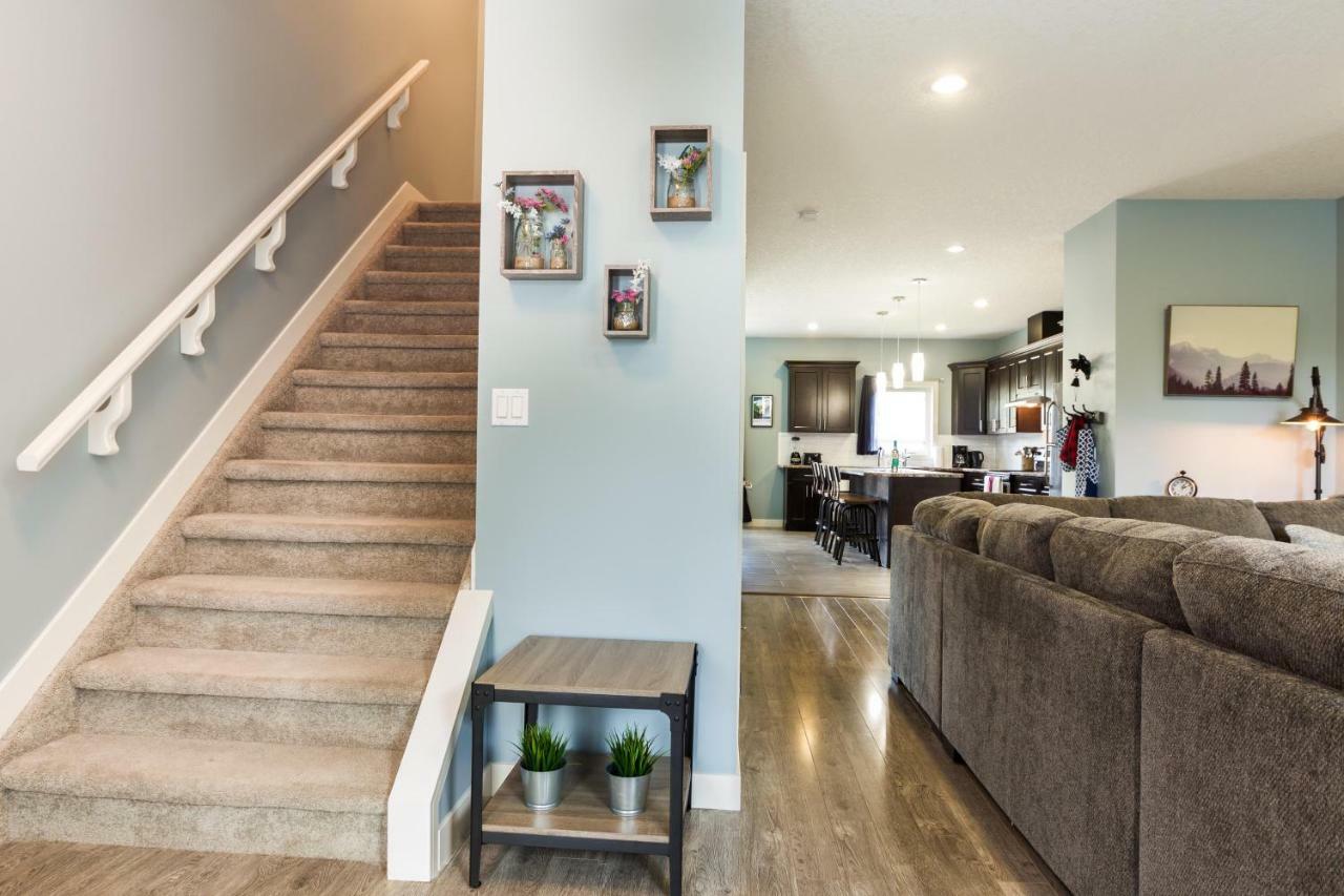 Mountain House Villa Edmonton Exterior foto